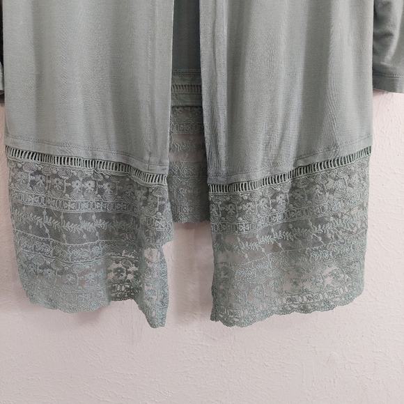 Logo by Lori Goldstein Long Sleeve Tunic Size S Scoop Neck Lace Trim Split Back. - Picture 9 of 9